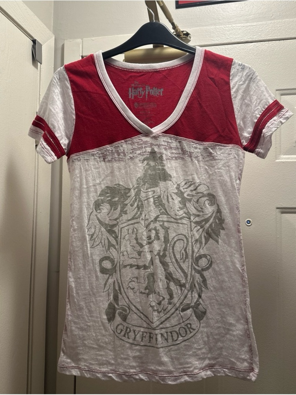 Harry Potter Warner Bros. Studios LondonGryffindor Red & White Womens V-Neck Tee